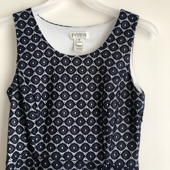 Women’s Fit and Flare Dress Size 6 - Picture 2 of 7